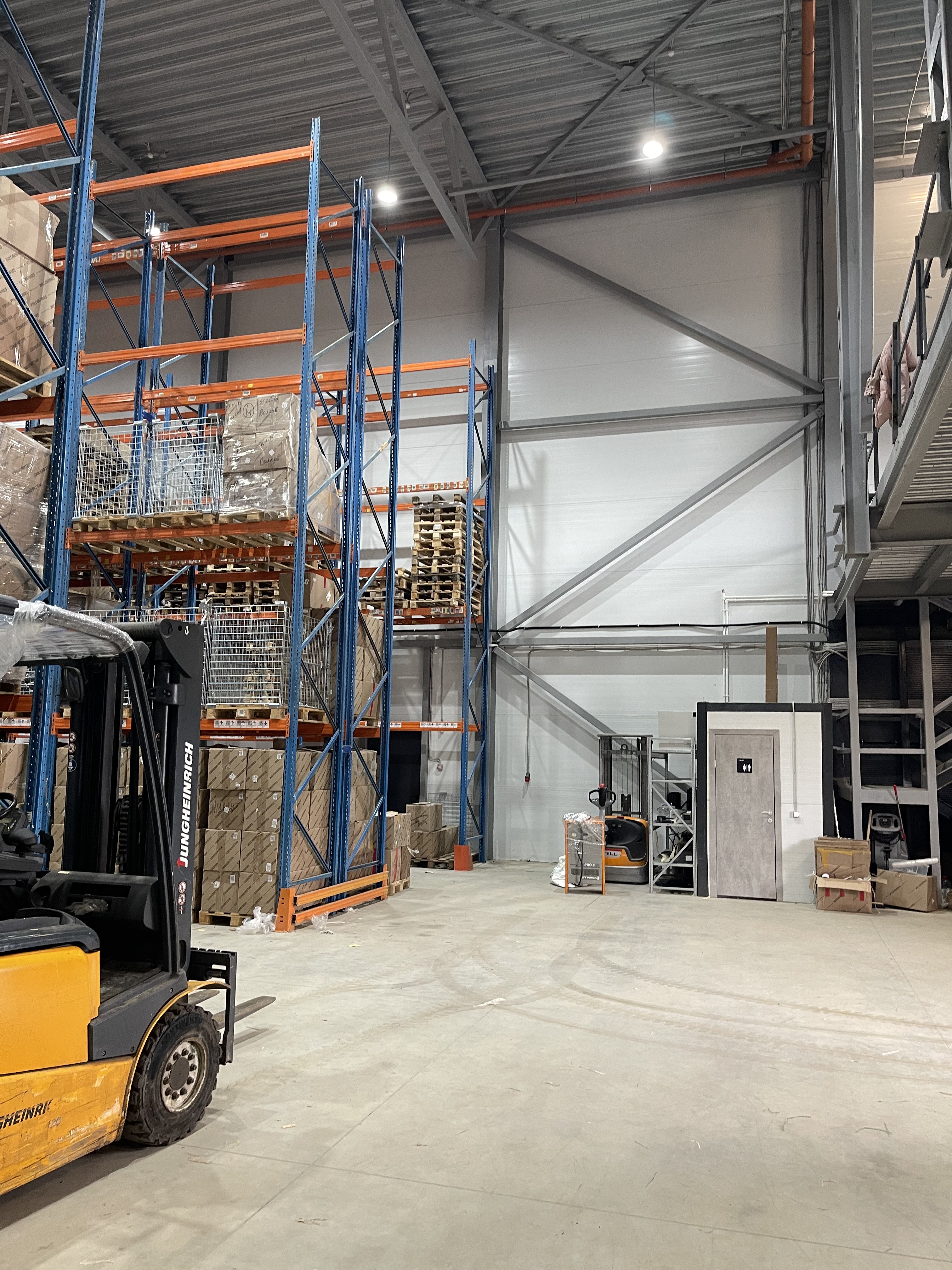 Стеллажи с товарами TWOBOX